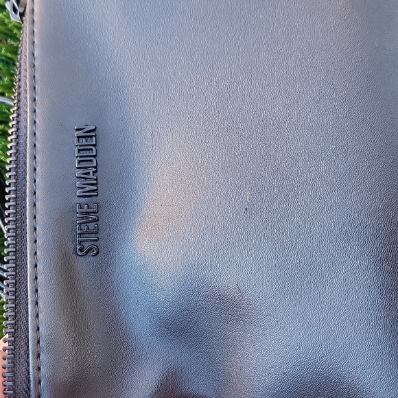 Steve Madden Black Bagata Crossbody And Wristlet. - Picture 14 of 16